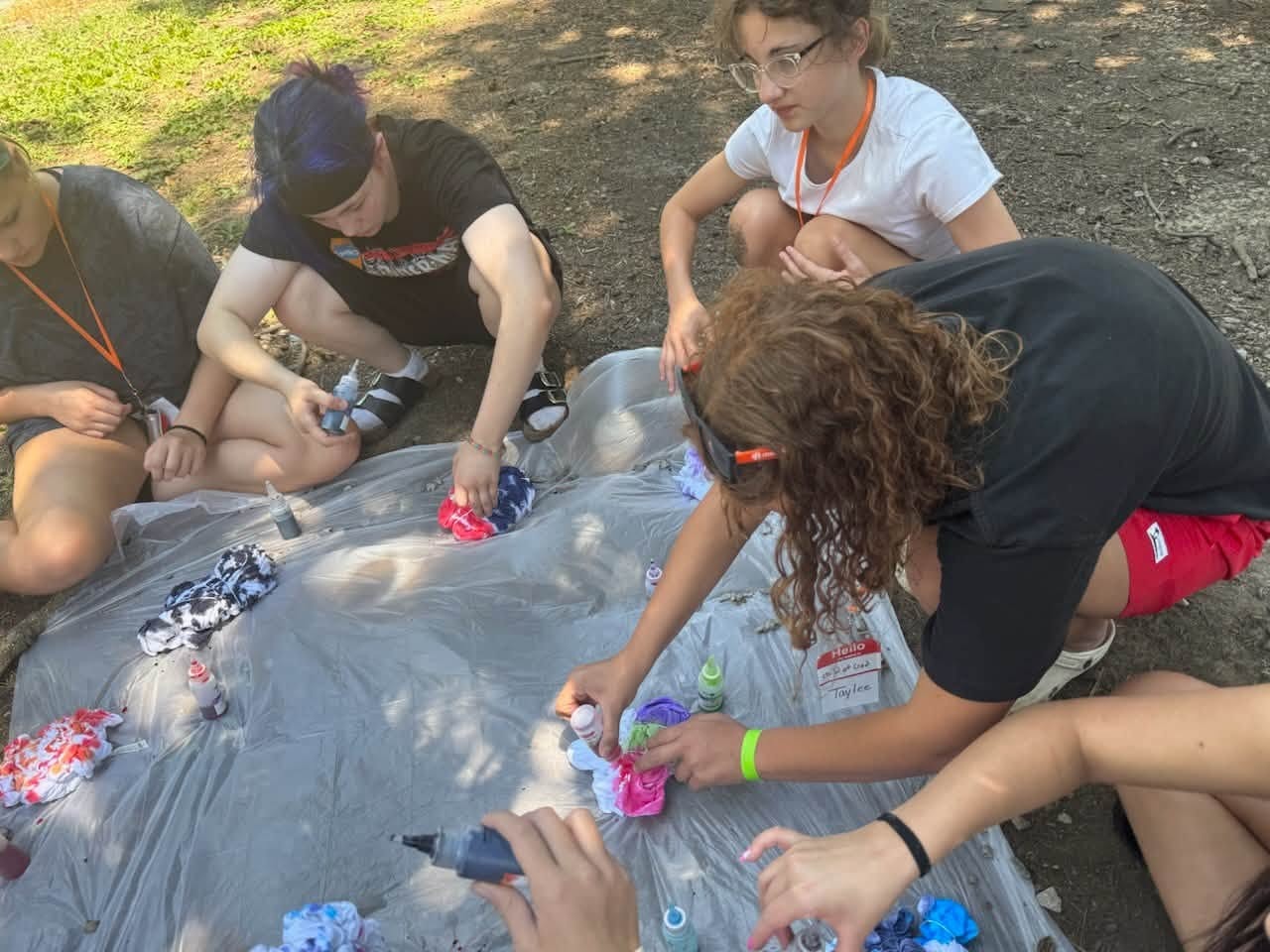 Campers making tie-dye shirts together